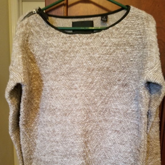 Sweater - Picture 1 of 4